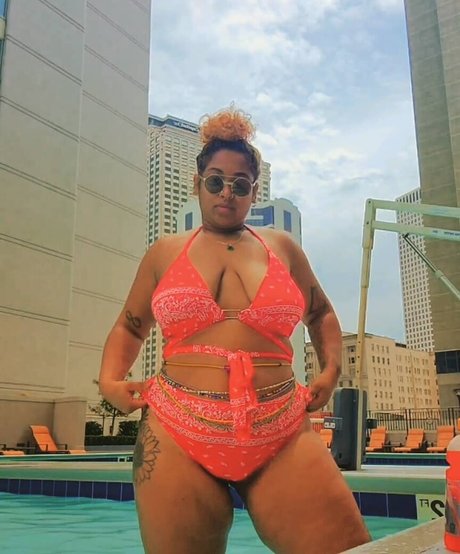 TheeChinaWhite exclusive star picture