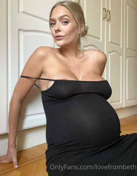 LoveFromBeth pornstar nude photo