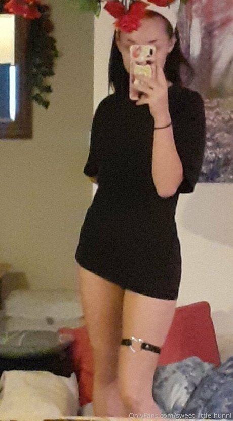 sweet little hunni naked pornstar img