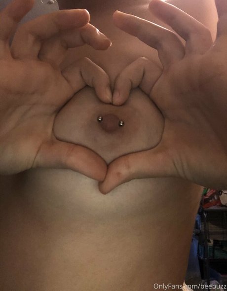 beebuzz model naked galleries