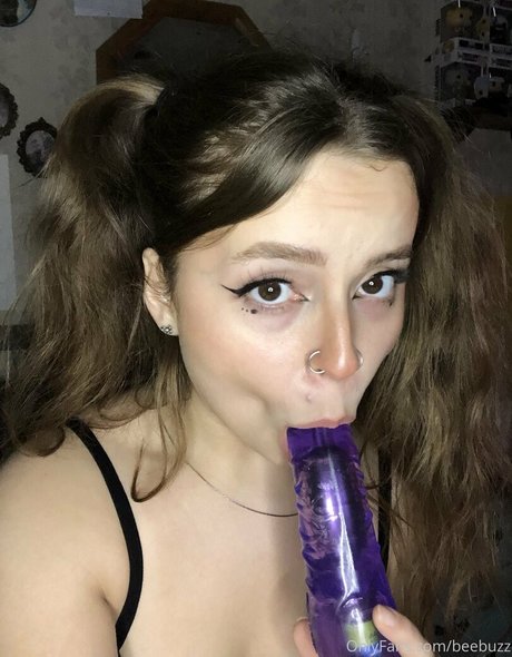 beebuzz model adult picture