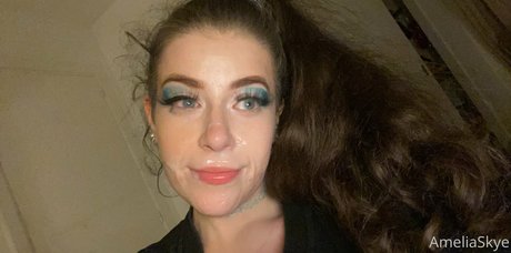 lesbian kissing onlyfans beautiful image