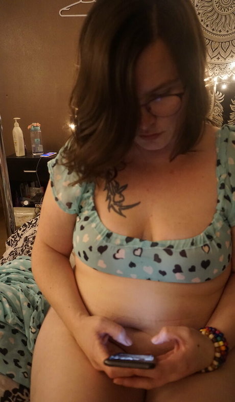 nikkihippy naked pornstar pics