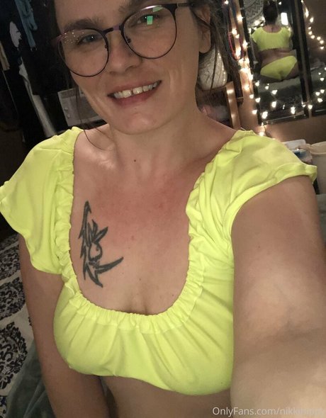 nikkihippy nudes model pics