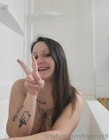 bhunny19 sex model image