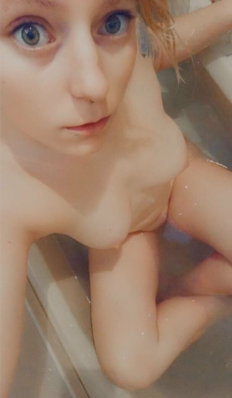 hollynicolebtch pornstar hot img