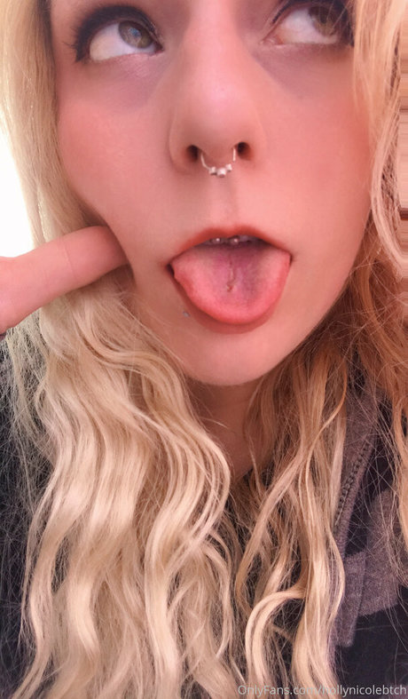 hollynicolebtch pornstar naked archive