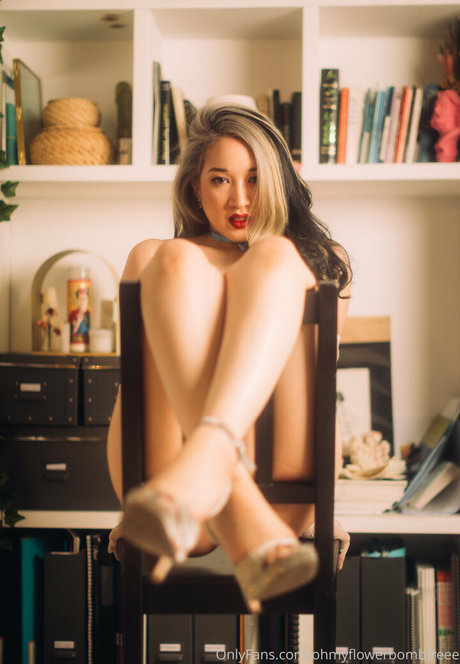 ohmyflowerbombfreee erotic star photos