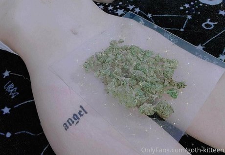 goth kitteen model nice pic