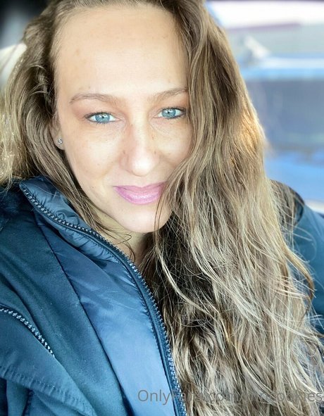 lesbian kissing onlyfans adult archive