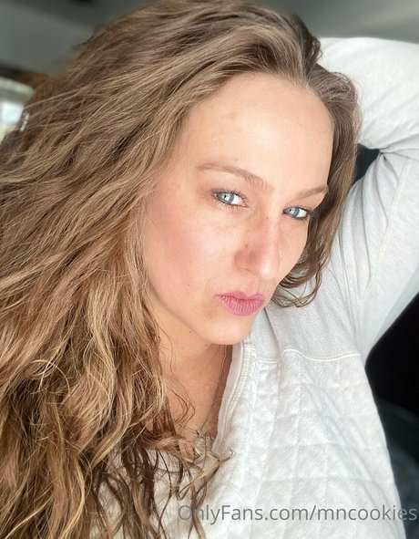 mncookies model pretty pic