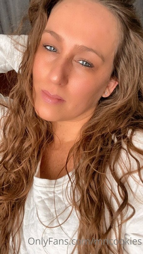 mncookies pretty model pic