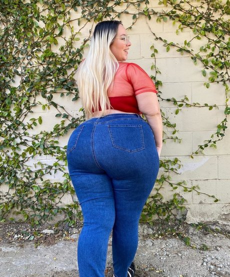 outdoor onlyfans adult pic