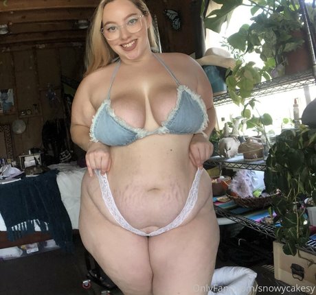 snowycakesy model naked photos