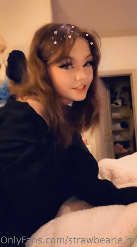 strawbearie milk art model photo