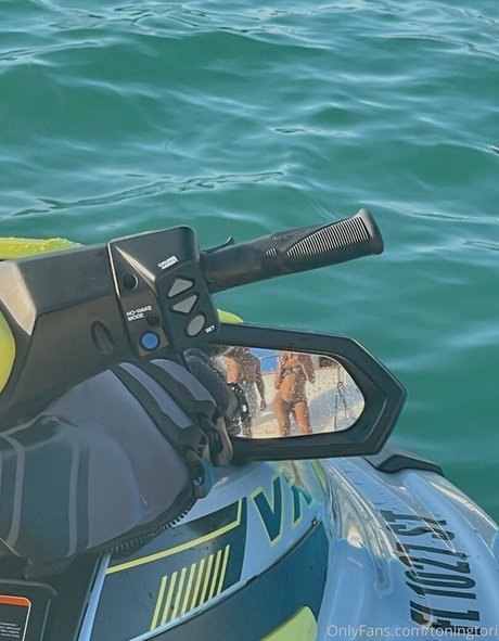 toningtori hot model image