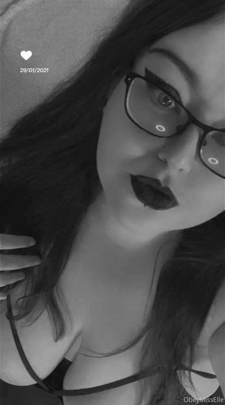 obeymisselle model pornographic photos