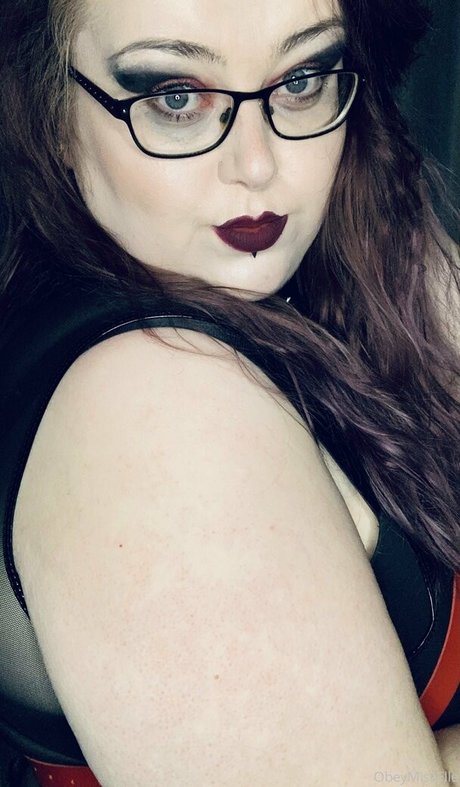 obeymisselle hot star img