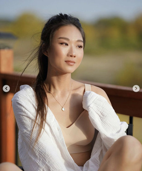 Angela Fakes star pic