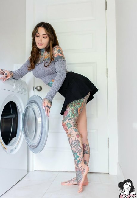 Tiger Lilly star nude pic