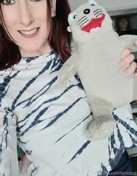 toniclust naked model pics