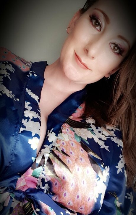 toniclust art model photo