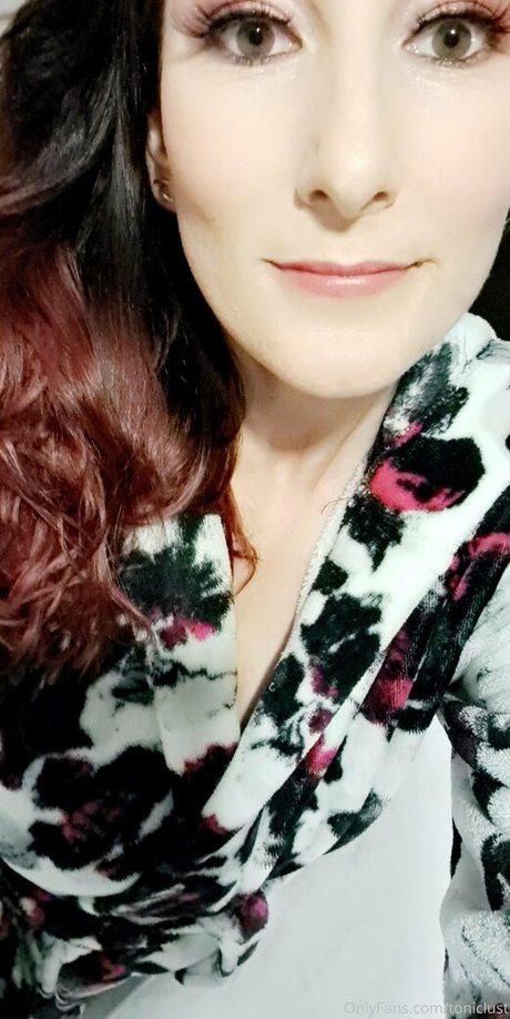 toniclust star nudes image