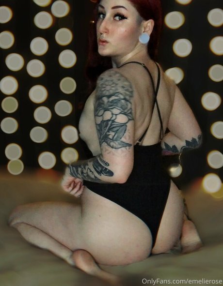 sinisterlilith pornographic actress image