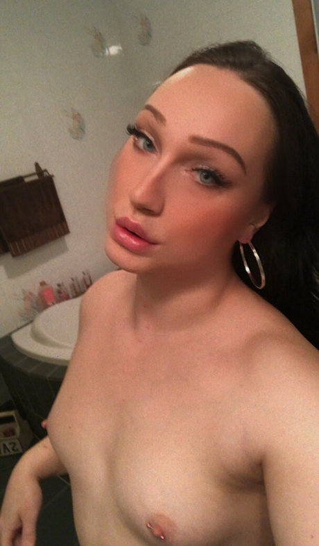 misstinyangel naked pornstar picture