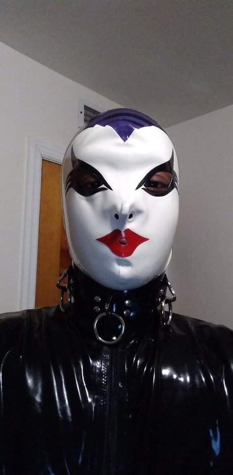 sir latexman adult model pictures