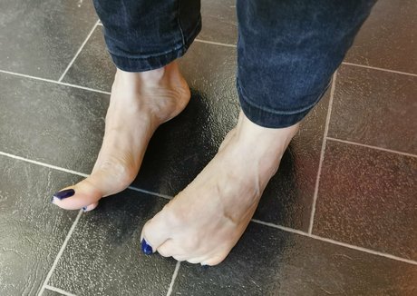 kaybeesfeets star pornographic image