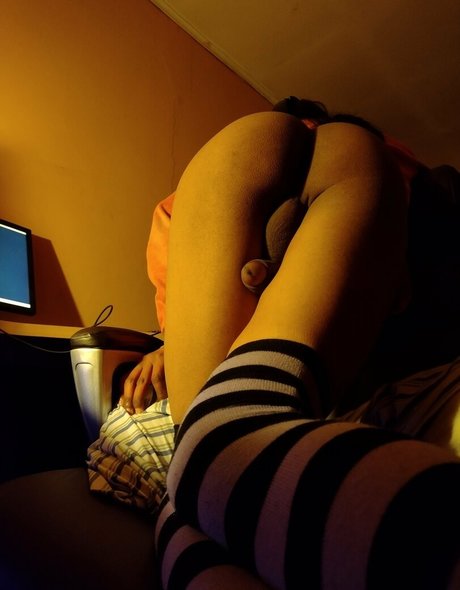 bott0mboi model high quality picture