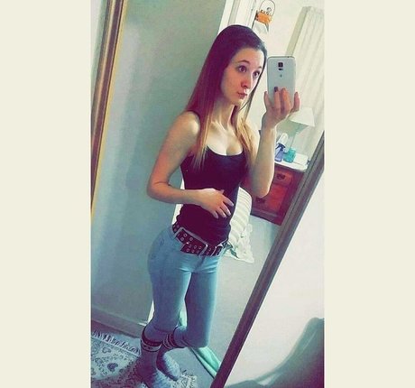 Kayla Wire star free photo