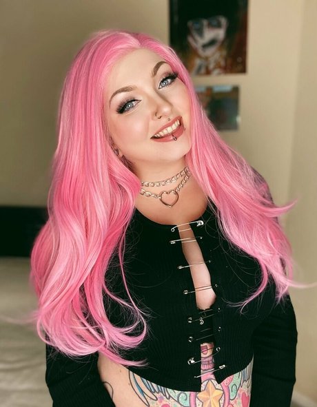 nayrusuicide free actress photo