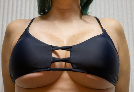 danidoreen pretty actress pic