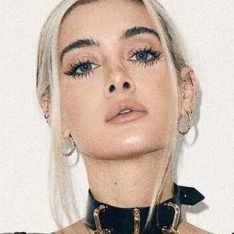 semcbutnaked model sexy pics