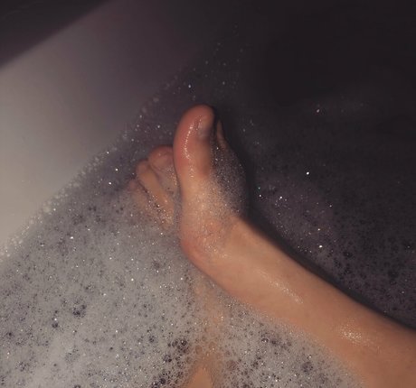 britishamianna hot actress photo