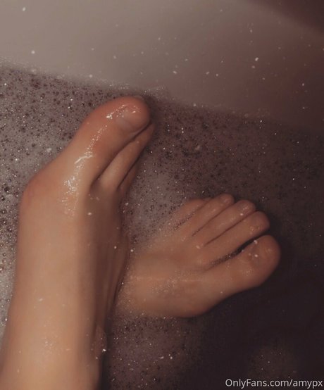 britishamianna pretty actress pics