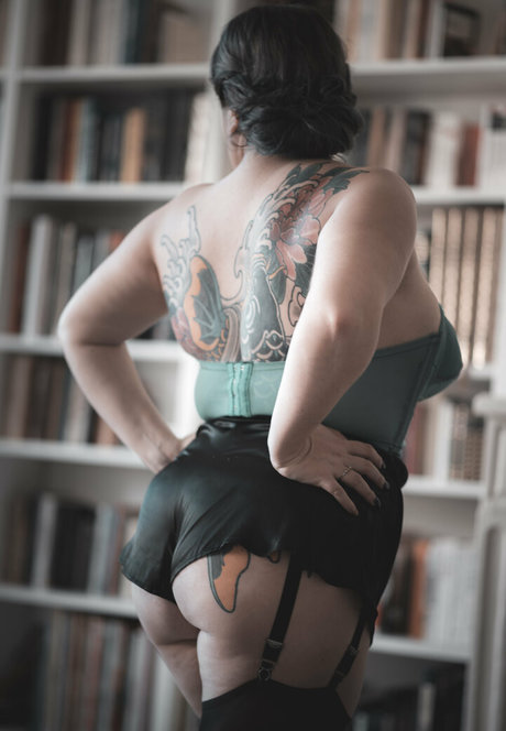 madame cherie model erotic pic