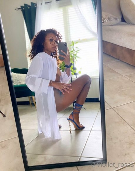 violletroses hd model image