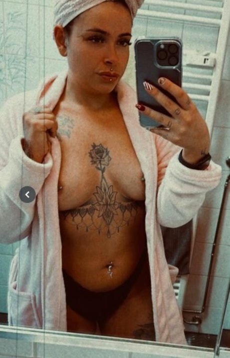 Mandygriffen sexy actress photo