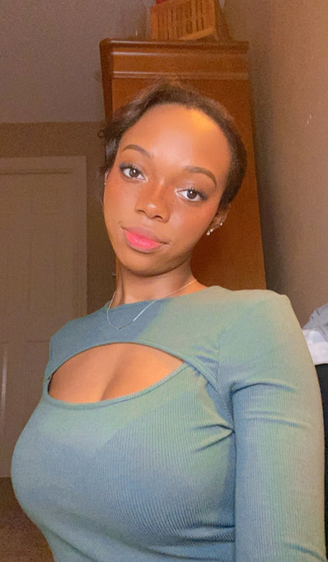 Ebonyxteen model photos