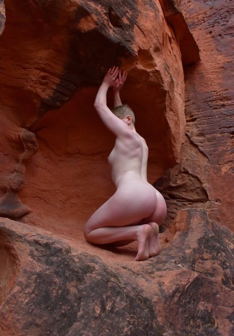 Peachy Peaks pornstar pretty photo