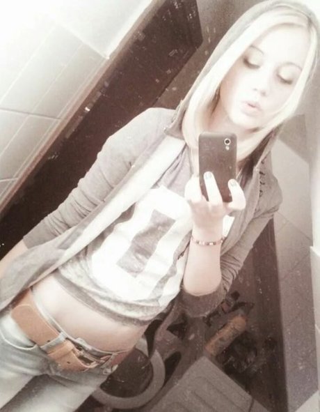 Gina gzuz model hd photo