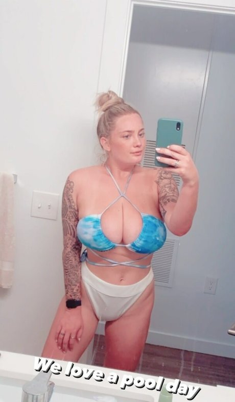 itssbriibitchh model free photo