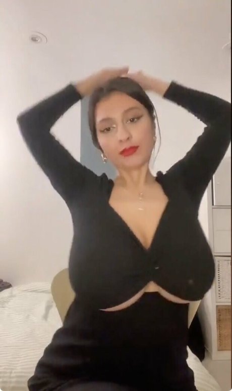 Gulia model art photos