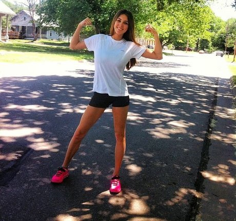 Amanda Thompson naked star photos