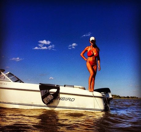 Amanda Thompson model pretty pic