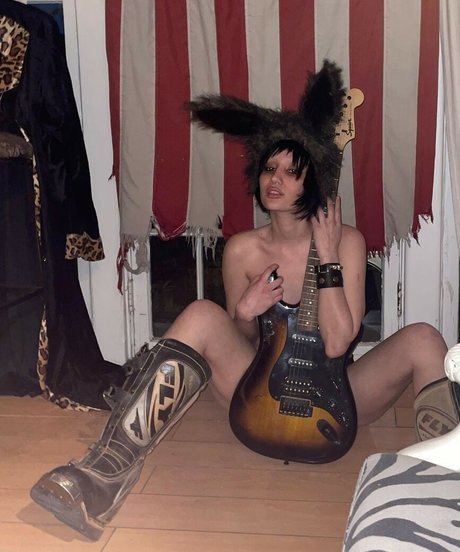 amargo deleite adult model pictures