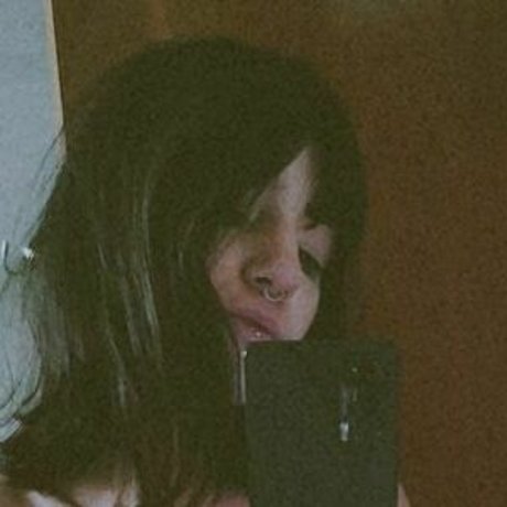 Kitkitsune nude model pic